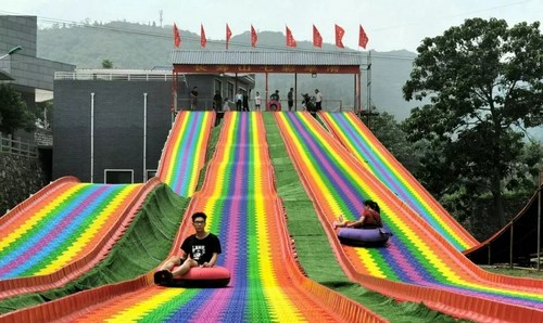 桂林彩虹滑草场